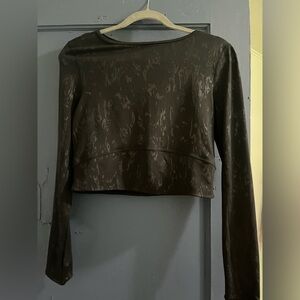 Midi Halle Berry workout top w/mesh back